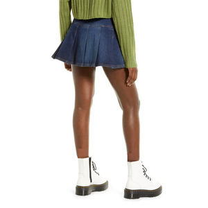 Mini-jupe en jean Y2K bleu foncé plissée avec ceinture à boucle, mélange de coton, asymétrique, style streetwear, qualité supérieure - Product Image 2