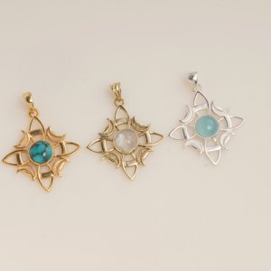 Colgante de Piedra Lunar Natural Sol y Luna, Tono Dorado, Estilo Bohemio, Latón, Hecho a Mano, Joyería de Piedras Preciosas de Diseño, Regalo Único para Mujeres - Product Image 5