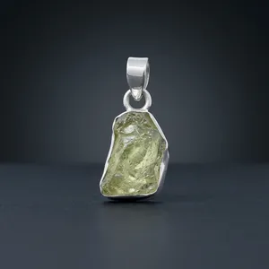 Colgante de Plata de Ley 925 con Cuarzo Limón Crudo, Diseño Minimalista, Unisex, para Uso Diario, Eternal Warmth - Product Image 3