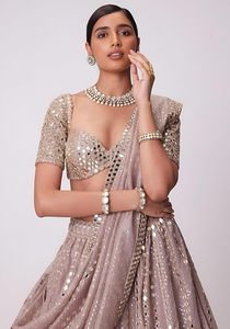Elegante lehenga de gasa con cuentas, escote corazón y detalles recortados en rosa empolvado, diseño de corte A hasta el suelo. - Product Image 2