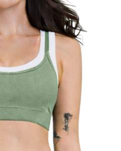 Conjunto Deportivo Personalizado para Mujer en Verde Salvia y Blanco con Contraste, Bra Deportivo y Pantalones Acampanados de Cintura Alta, Elásticos, para Yoga, Fitness y Gimnasio, Venta al Por Mayor OEM - Product Image 5