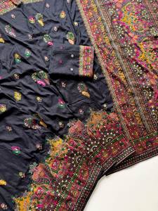 Sari en soie Dola Royal Rajwadi avec tissage cachemiri et pompons de créateur - Product Image 3