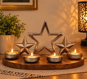 Porte-bougie rond en bois avec 4 coupelles à bougies étoiles argentées, décoration de Noël pour la maison - Product Image 1