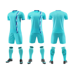 Fournisseur d'uniformes de football par sublimation haut de gamme, maillots et shorts de football légers, athlétiques, OEM - Product Image 3
