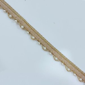Ribete de encaje Zari dorado vintage hecho a mano por Conifer con lentejuelas y gotas de perlas para coser vestidos - Product Image 5