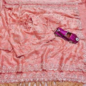 Magnifique soie de Bollywood avec de véritables perles lourdes, motifs Moti et fils, travail de Pallu en C avec bordure ajourée fantaisie - Product Image 6