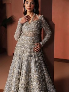 Elegante Lehenga Choli plateado con bordado, vestido de novia tradicional hasta el suelo para mujeres, ropa de India y Pakistán. - Product Image 2