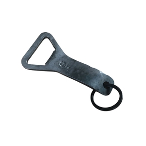 Ouvre-bouteille en fonte forgée à la main avec porte-clés, ouvre-capsule rétro métallique, cadeaux souvenirs, accessoires de bar - Product Image 1