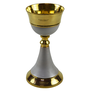 Ciborio de latón chapado en oro y esmaltado en blanco con tapa de cruz para artículos litúrgicos de la Iglesia Católica. - Product Image 6