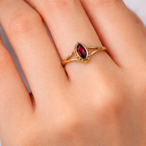 Bague en laiton électroplaqué avec grenat cabochon taille marquise, design celtique, bague statement, faite à la main, bijoux pour femme, sertissage clos - Product Image 4