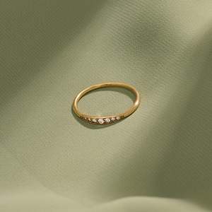 Anillo Apilable de Oro Amarillo con Diamantes Cultivados en Laboratorio - Product Image 3