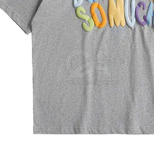 เสื้อยืดโอเวอร์ไซส์สีเทาสำหรับผู้ชาย แขนสั้น คอกลม ตกแต่งลายตัวอักษรสีสันสดใสด้านหน้า เสื้อยืดลำลองทรงหลวม สไตล์สตรีท - Product Image 2