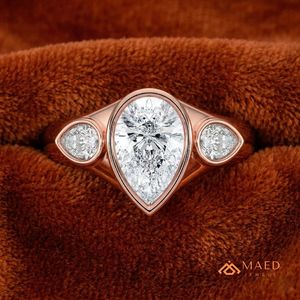 Anillo de Compromiso de Oro Rosa de 14K con Tres Piedras de Moissanita Corte Pera, Joyería Nupcial, Regalo para Mujer, Tendencia en EE. UU. - Product Image 4