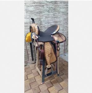 Silla de montar profesional de cuero genuino para caballo, estilo Western y inglés, con armazón de madera - Product Image 3