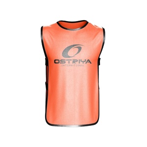 Fabrication professionnelle de gilets d'entraînement de football pour jeunes, sans manches, en maille, pour le football, disponibles dans toutes les tailles - Product Image 1