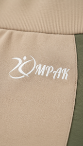 กางเกงขาสั้นออกกำลังกายเอวสูงสำหรับผู้หญิง ระบายอากาศได้ดี สไตล์สตรีทแวร์ ยกกระชับสะโพก เหมาะสำหรับโยคะ ฟิตเนส ออกกำลังกาย ผ้ารัดรูปไร้ตะเข็บ - Product Image 2