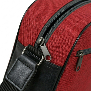 Bolsa para Guantes de Portero de Nylon Impermeable de Primera Calidad con Cierre de Cremallera, Diseñada para Almacenamiento Organizado de Equipo Deportivo y Uso Diario - Product Image 5