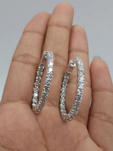 Boucles d'oreilles créoles Huggies en or massif 14K avec diamant de laboratoire de 4,20 carats, design audacieux et luxueux, pour fête, anniversaire, cadeau minimaliste - Product Image 3