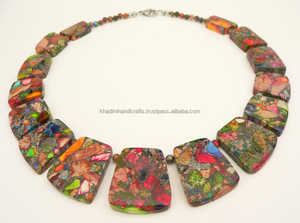 Collar con bordado de cuentas de cristal artístico único, joyería hecha a mano para un aspecto llamativo, audaz y moderno - Product Image 3