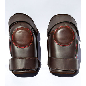 Protège-genoux polo professionnel confortable et ajusté, conçu pour la protection du cavalier, les séances d'entraînement de flexibilité et les activités équestres. - Product Image 6