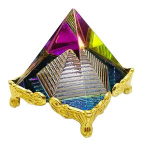 Médaille pyramide géométrique en laiton faite à la main, thème Amour, polie et écologique pour le sport et les jeux - Product Image 5