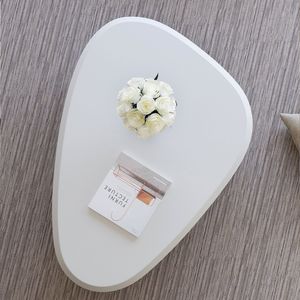 Moderno tavolo di accento nuvola in legno per piccoli spazi tavolo centrale unico con 3 gambe a sfera per salotto tavolini - Product Image 4