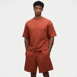 Conjunto de Verano Transpirable de Algodón Liso con Logo Personalizado, Estilo Urbano Vintage, OEM, Lujo, Oversize, Hombros Caídos, Camiseta y Pantalón para Hombre - Product Image 1