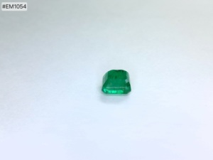 Esmeralda Premium Zambiana Octogonal de 5.04ct, Color Verde Intenso, Gema Suelta de Alta Calidad, Ideal para Anillos y Diseños de Joyería Audaces - Product Image 3