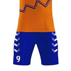 ชุดฟุตบอลสำหรับฝึกซ้อมและแข่งขัน เสื้อกีฬาและกางเกงขาสั้นเนื้อผ้านุ่ม แห้งเร็ว - Product Image 3