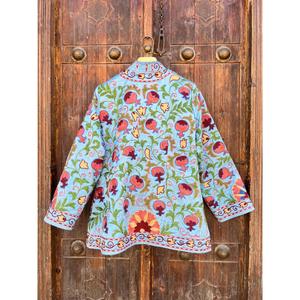 Chaqueta Suzani de Terciopelo Azul Claro para Mujer, Bordada a Mano con Diseño Floral, Estilo Boho con Patrón de Granadas, Manga Larga, Ropa de Abrigo para Primavera - Product Image 5