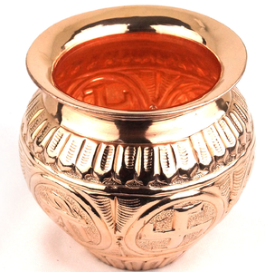Olla kalash antigua de metal bicolor estilo Ganga-Jamuna con grabados florales y un motivo de búho, disponible al por mayor. - Product Image 6