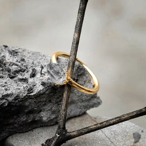 แหวนทองเหลืองประดับคริสตัลควอตซ์ดิบสำหรับผู้หญิง ดีไซน์หินหยาบสีทอง งานแฮนด์เมด สไตล์โบโฮ วินเทจ ของขวัญเครื่องประดับ - Product Image 4