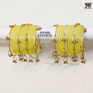 Ensemble de bracelets en verre de 2 mm style Kashmiri, plaqué or Ghungru, 32 pièces, bijoux traditionnels indiens Chudi pour femmes, ensemble de mariée pour toutes les occasions - Product Image 1
