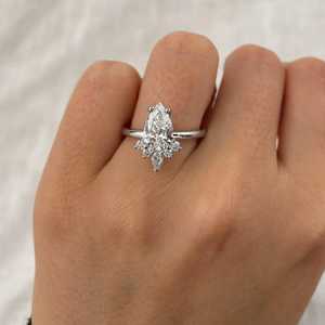 Anillo de Compromiso Delicado con Moissanita Corte Pera, Oro Amarillo de 14K, Anillo de Promesa con Racimo, Regalo de Joyería Fina para Mujer, Aniversario de Bodas - Product Image 6