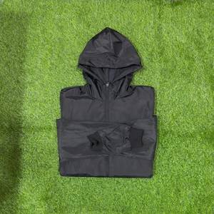 Chaqueta Cortavientos Unisex Negra con Capucha y Cierre, Parka Ligera Deportiva, Anorak Informal para Primavera, Color Sólido - Product Image 6