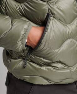 Chaqueta Impermeable y Transpirable con Relleno de Fibra 100% Poliéster, Cuello Mandarín, Diseño Personalizado y Corte Ajustado - Product Image 3