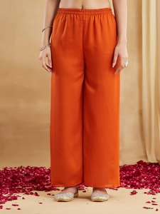 NUEVO LANZAMIENTO: Conjunto de pantalón y dupatta de seda Vichitra de alta calidad con bordado Jari multihilo y trabajo de costura. - Product Image 2