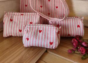 Ensemble de trousses de toilette matelassées en coton, trousse de maquillage florale 3 pièces, trousses de toilette rose Heartbeat (lot de 3) - Product Image 3