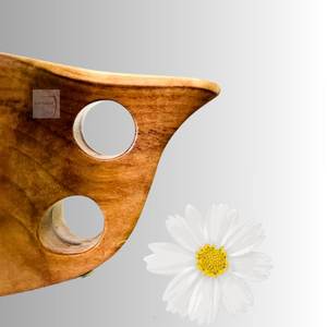 Taza de madera irregular hecha a mano con diseño de runas clásicas y asa, estilo vintage, de UO INDIA. - Product Image 3