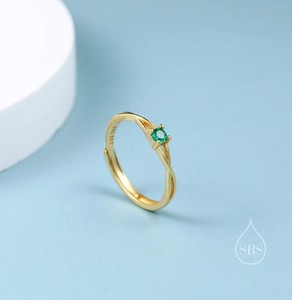 Anillo Delgado y Delicado con Circonitas Cúbicas en Plata de Ley, Talla Ajustable, Plata o Oro, Esmeralda, Anillo de Boda Minimalista - Product Image 1