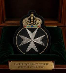 Écusson brodé personnalisé croix argentée avec motif aigle couronné, à coudre en dentelle, badge en tissu avec épingle de sûreté pour vêtement, style circulaire - Product Image 3