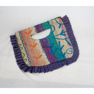 Sac à bandoulière messager en coton Kantha fait main de style bohème pour femme, fermeture magnétique, écologique, léger, avec dragonne - Product Image 4