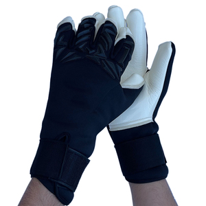 Gants de gardien de but en cuir OEM légers, respirants, à doigts complets, épaissis, avec fermeture auto-agrippante pour l'entraînement - Product Image 2