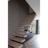 Escalier flottant en bois avec marches modernes en chêne