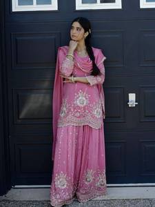Conjunto Indio-Pakistaní Rosa Bordado, Vestido de Manga Larga con Dupatta, Traje de Encaje Floral para Bodas y Festivales - Product Image 3