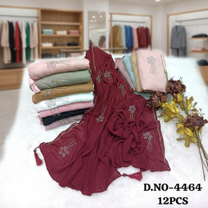 ผ้าคลุมไหล่ผ้าไหมซาตินหรูหรา Madam Pivot ประดับคริสตัล; ผ้าคลุมสำหรับงานกลางคืนน้ำหนักเบา ระบายอากาศได้ดี - สีสันระยิบระยับหลากหลาย - Product Image 1