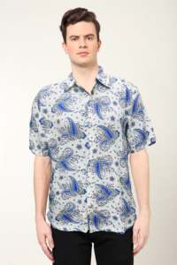 Chemise élégante pour homme en polyester blanc à imprimé floral Buti, coupe classique avec col chemise et manches courtes, conçue pour un usage décontracté - Product Image 4