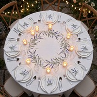 Charmante nappe ronde en coton brodée avec des motifs de lavande, nappe botanique vintage pour réception de mariage et décoration de la maison