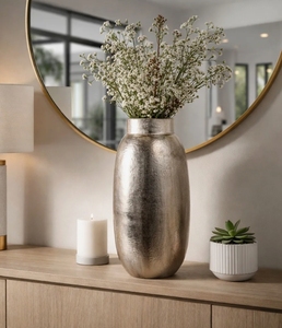 Jarrón Metálico Moderno Hecho a Mano en Plata y Bronce, Recipiente Ovalado Texturizado para Flores, Centro de Mesa de Lujo para Sala de Estar, Adorno de Mesa - Product Image 4