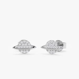 Boucles d'oreilles en or blanc 14 carats avec diamants de laboratoire taille ronde - Product Image 5